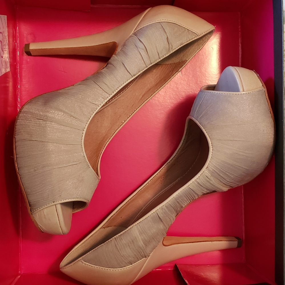 Vince Camuto nude platform heels